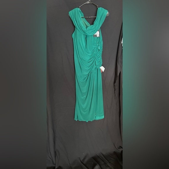 Mac Duggal 26484 NWT RUCHED OFF-THE-SHOULDER MIDI DRESS - Picture 4 of 7